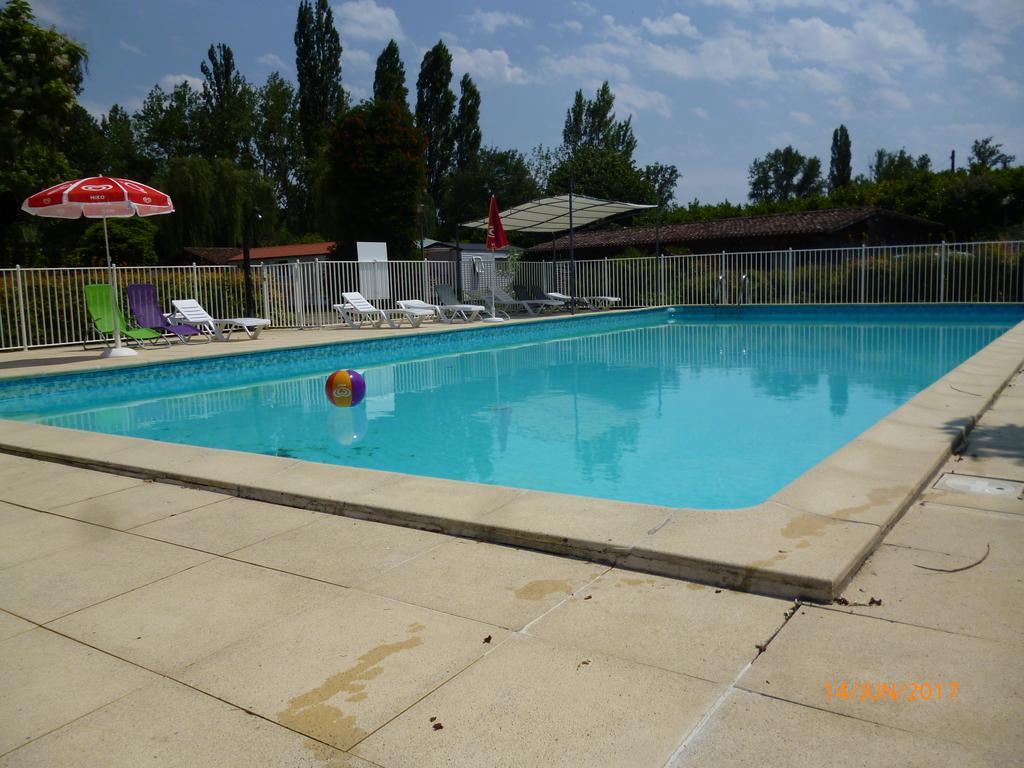 Hotel Camping Le Mouliat Moncrabeau Exterior foto